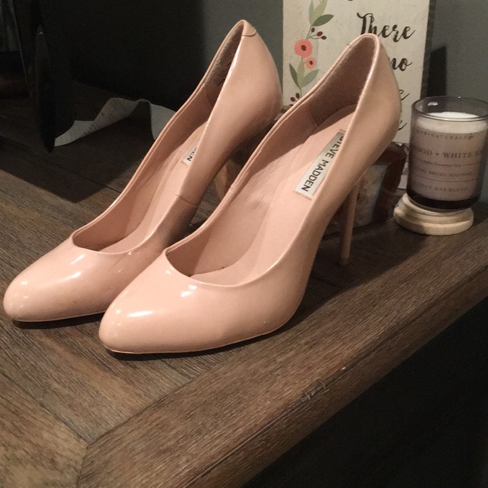 Nude Steve Madden pumps